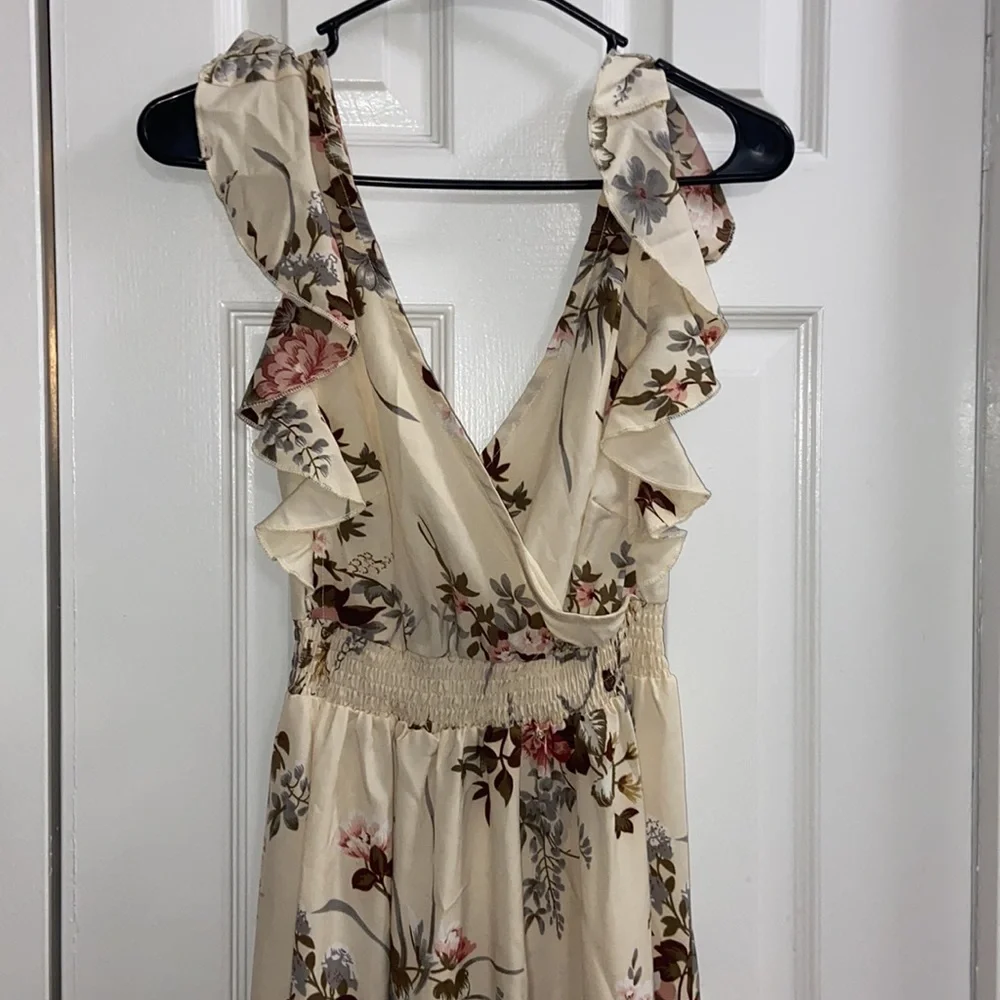 Floral dress ruffle tie back - Picture 3 of 5